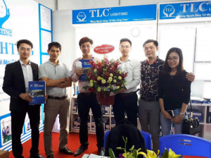 tlc-lighting-khach-hang-tham quan-tai-den-panel-led-tlc