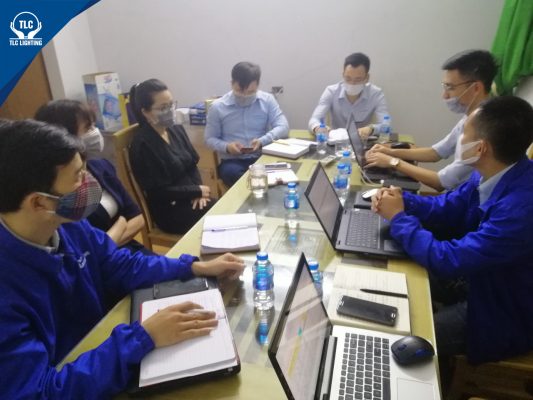 Ban lãnh đạo TLC Lighting đã họp bàn và đánh giá tình hình dịch bệnh