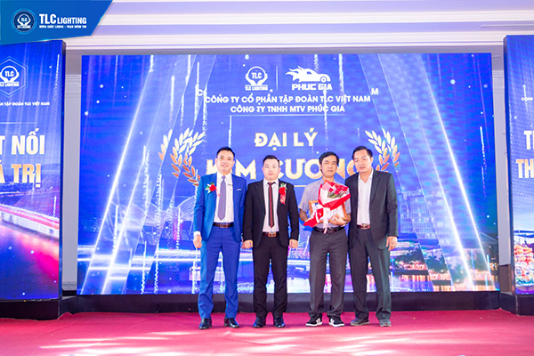 vinh-danh-dai-ly-xuat-sac