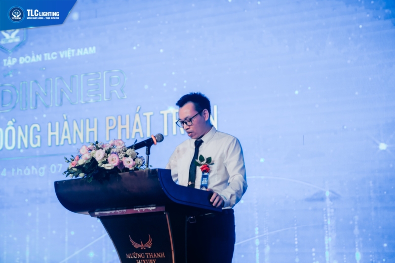 Tổng Giám đốc Trần Mạnh Tuấn phát biểu trong chương trình gala dinner