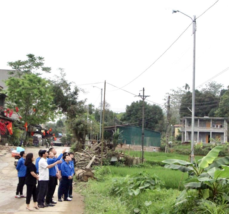 Công trình “ Thắp sáng đường quê” tại khu Rét, xã Khả Cửu huyện Thanh Sơn